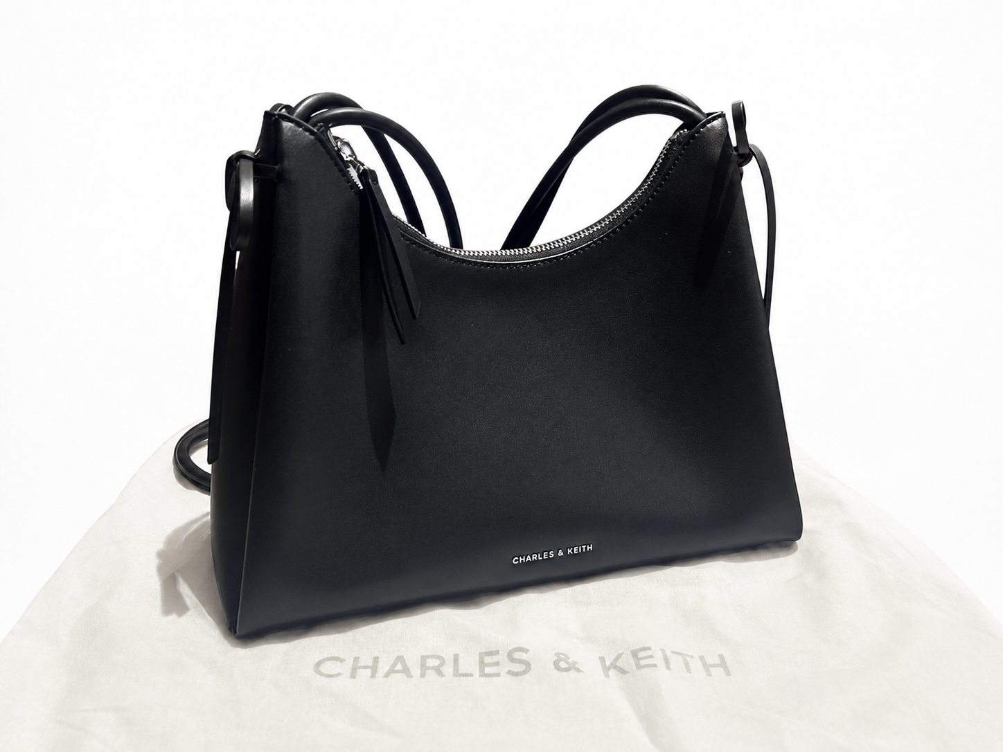 CHARLES＆KEITHバッグ買取致しました🖤　ウエストヴィレッジ梅屋敷店