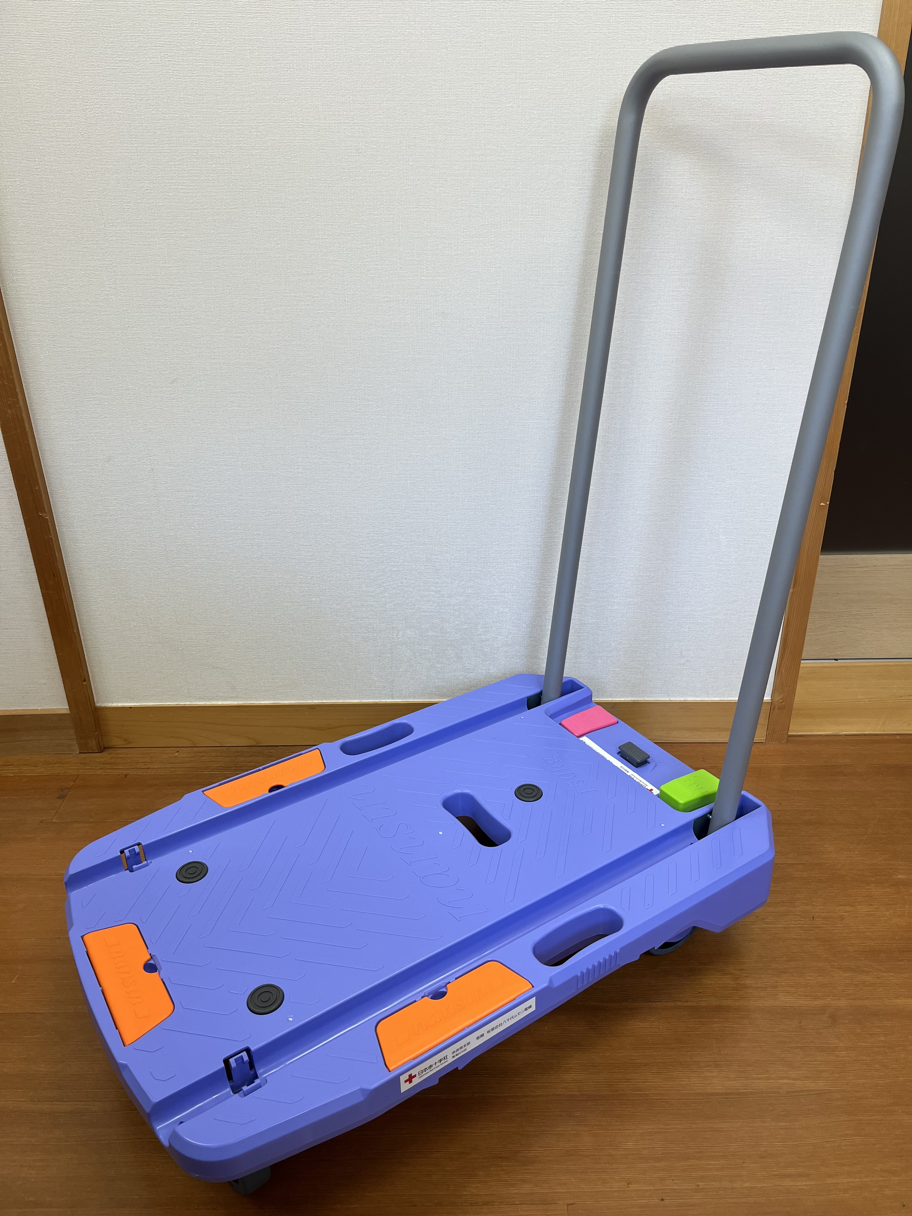 日本赤十字社奈良県支部より台車を配備いただきました