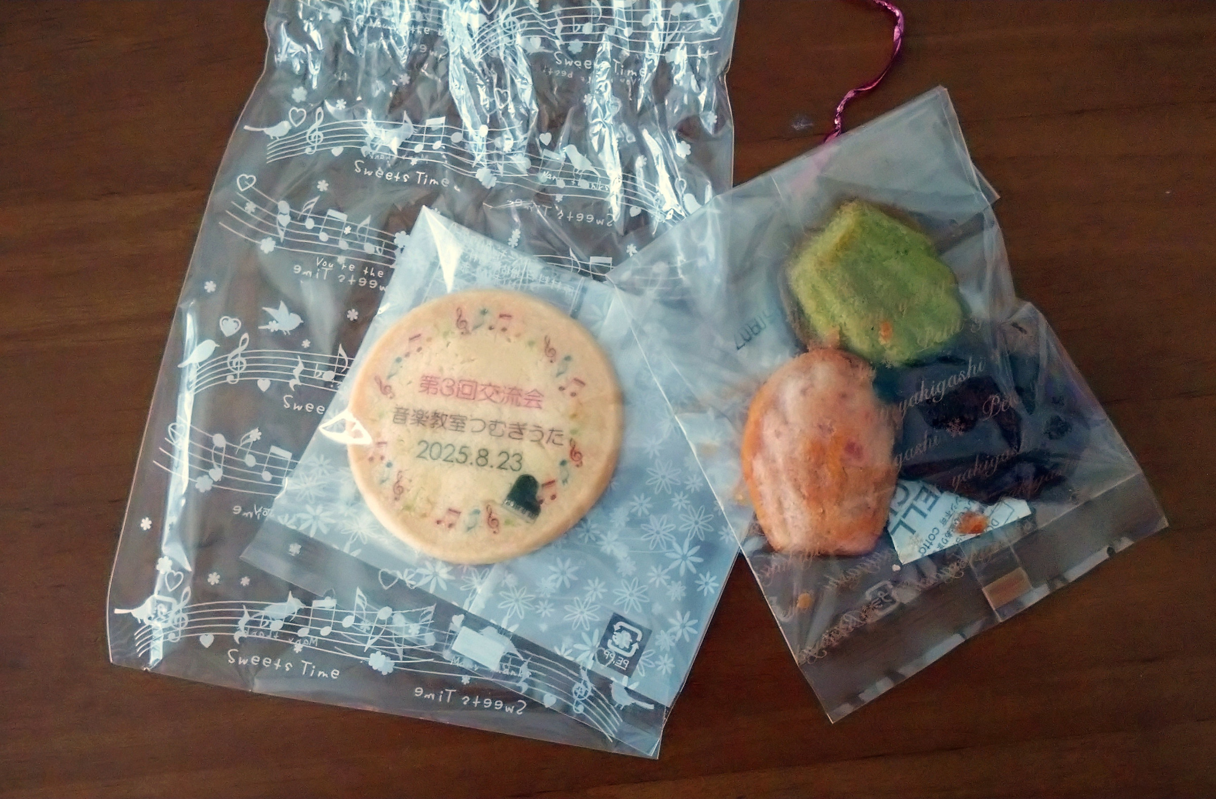 生徒さまへの記念品（焼き菓子セット）　クレープ工房さまより