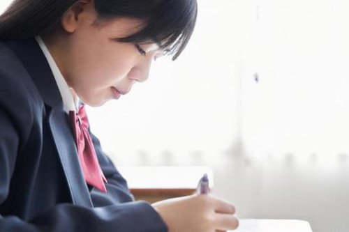 悩む中学生.jpeg