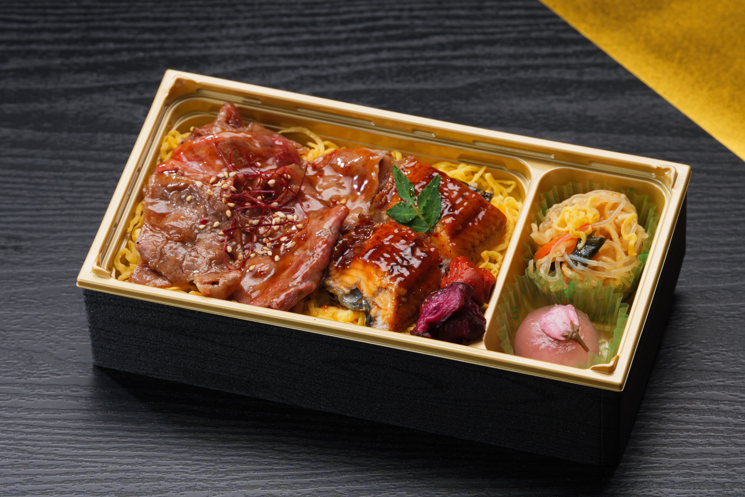 黒毛和牛溶岩焼肉重-上ロースと鰻-