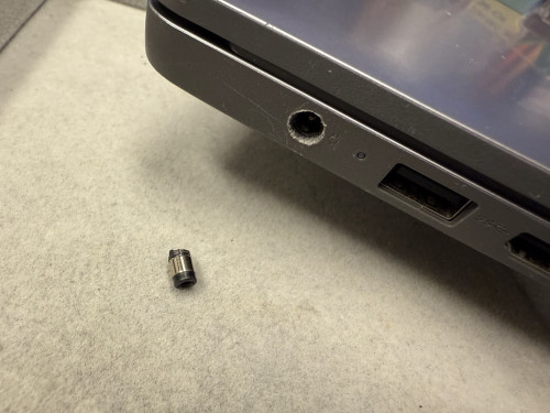 Lenovo 充電口の異物除去