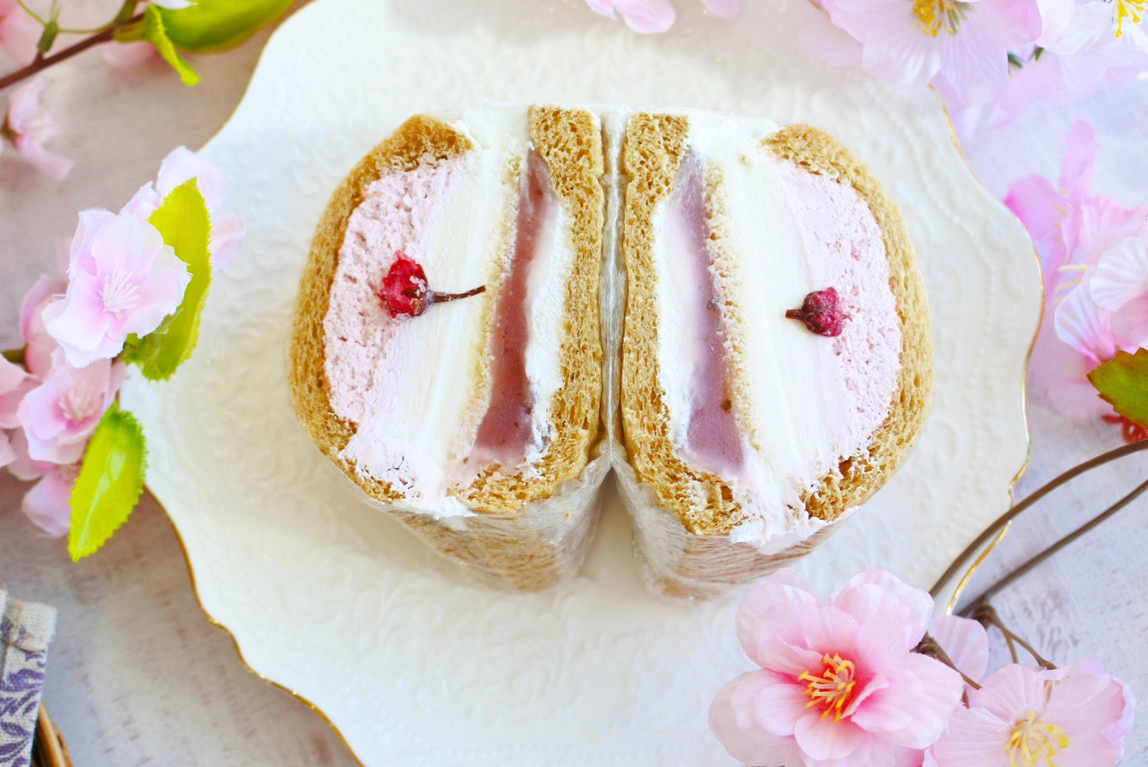 🌸桜餡と桜ホイップのレアチーズケーキもちもちお餅入り🌸
