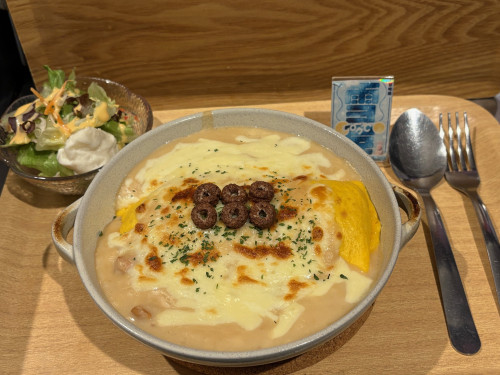 オムライスのチーズ焼登場　（ミート・カレー・シチュー味が有ります）大満足のボリュウーム感