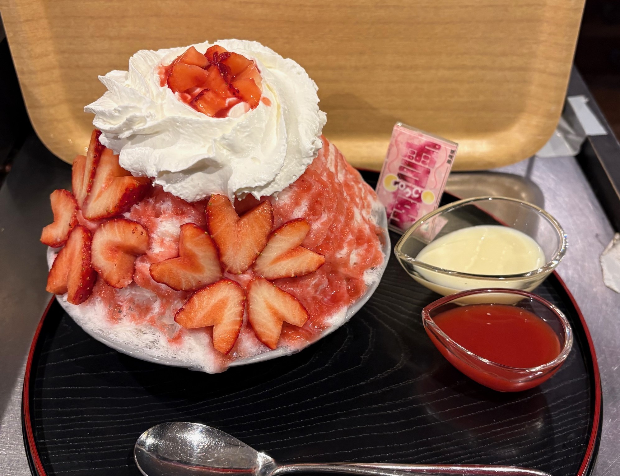 信州上田駅前　春の定番かき氷　『さくらミルクいちごかき氷＆さくらいちごかき氷』　提供中です