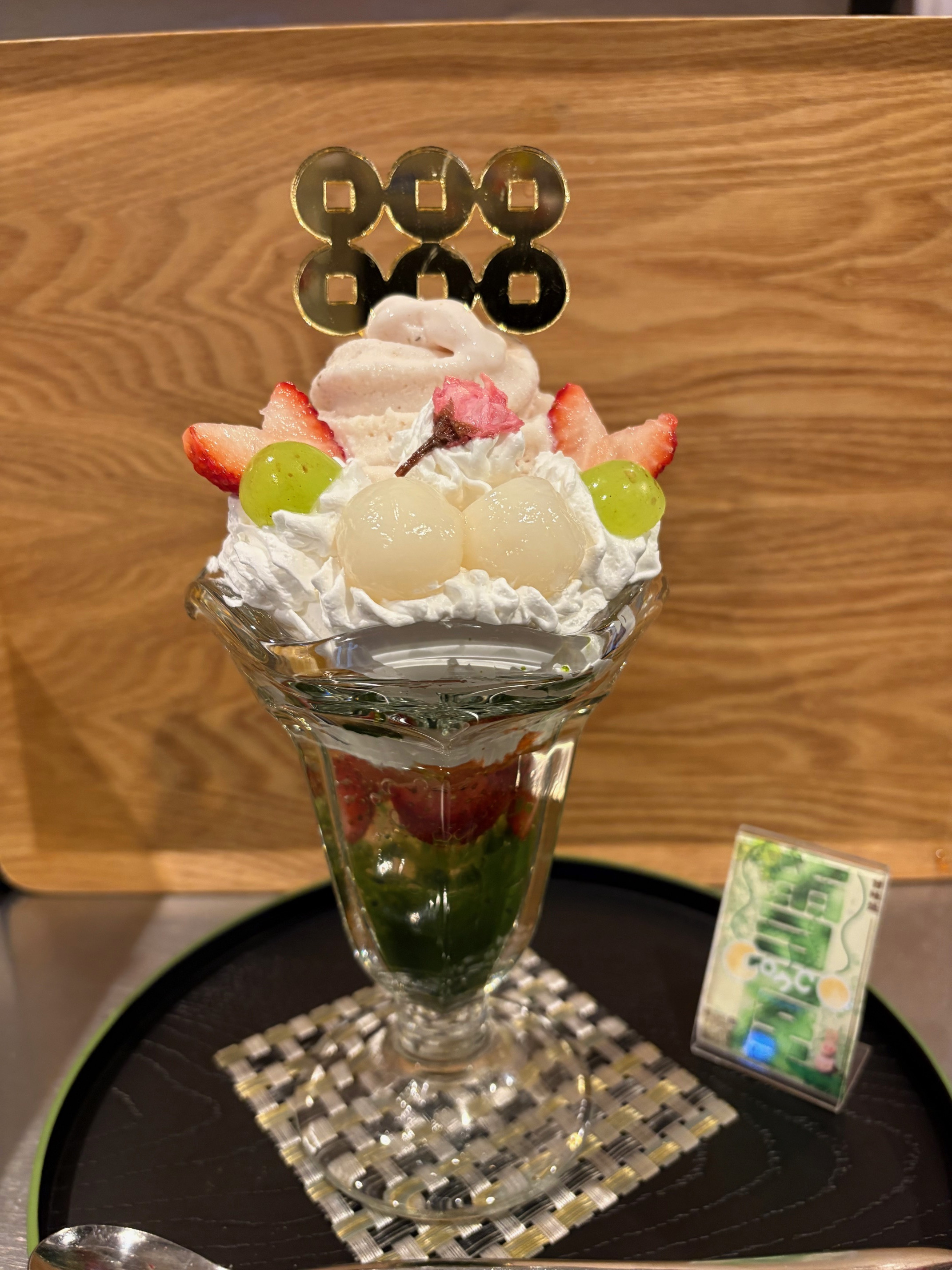 長野県上田市　上田城址公園の桜も満開　雪屋では、桜パフェが人気！