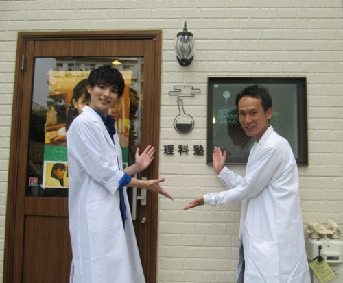 声優の中田祐矢さんと化学実験をしました。