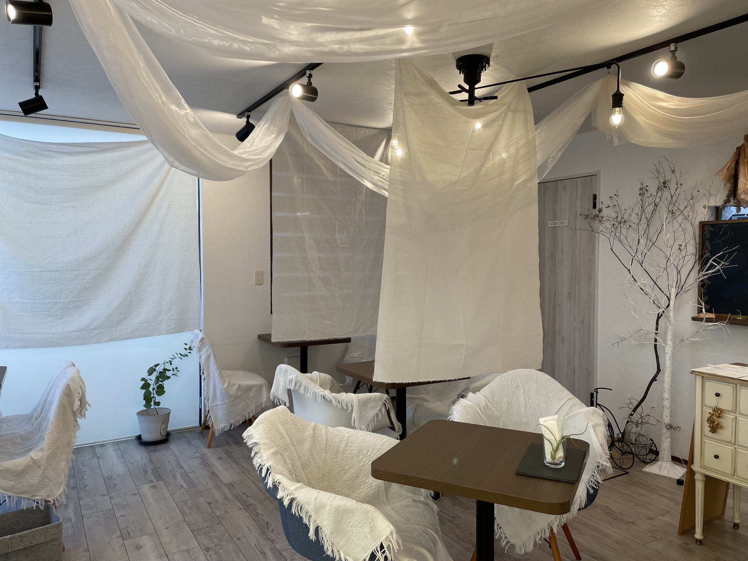 現在は２号店での営業が主です(写真をクリックするとインスタに飛びます）