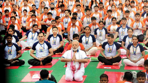 694923-yogaday-061918.jpg