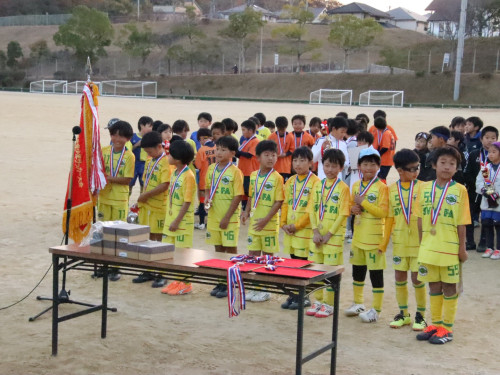 ちびっこ大会　優勝　Ｕ-9　表彰式　2025.12.7.jpg