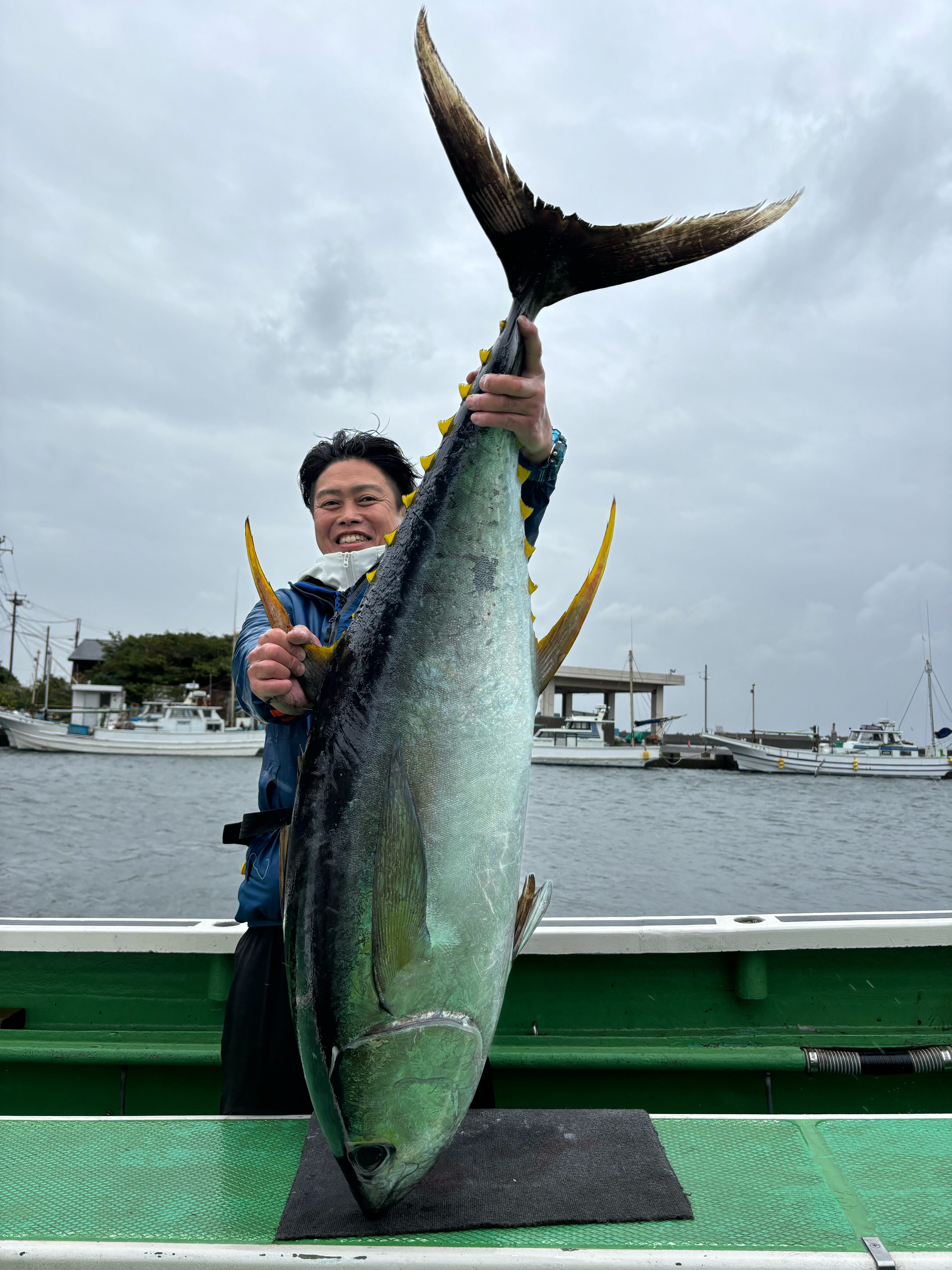 相模湾キハダ 32kg‼️3打数1安打