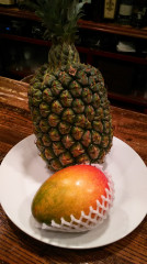 石垣島産のマンゴーとパイナップルをいただきました。（桜木町店）