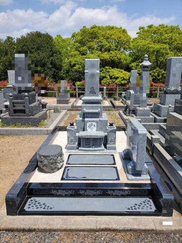 愛媛県産特級大島石９寸三重台丸布団付先祖墓