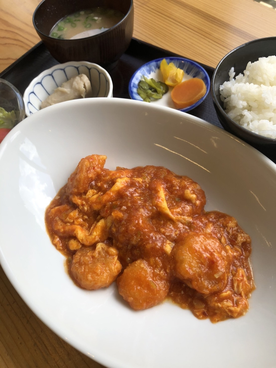 🆕エビチリ定食🦐