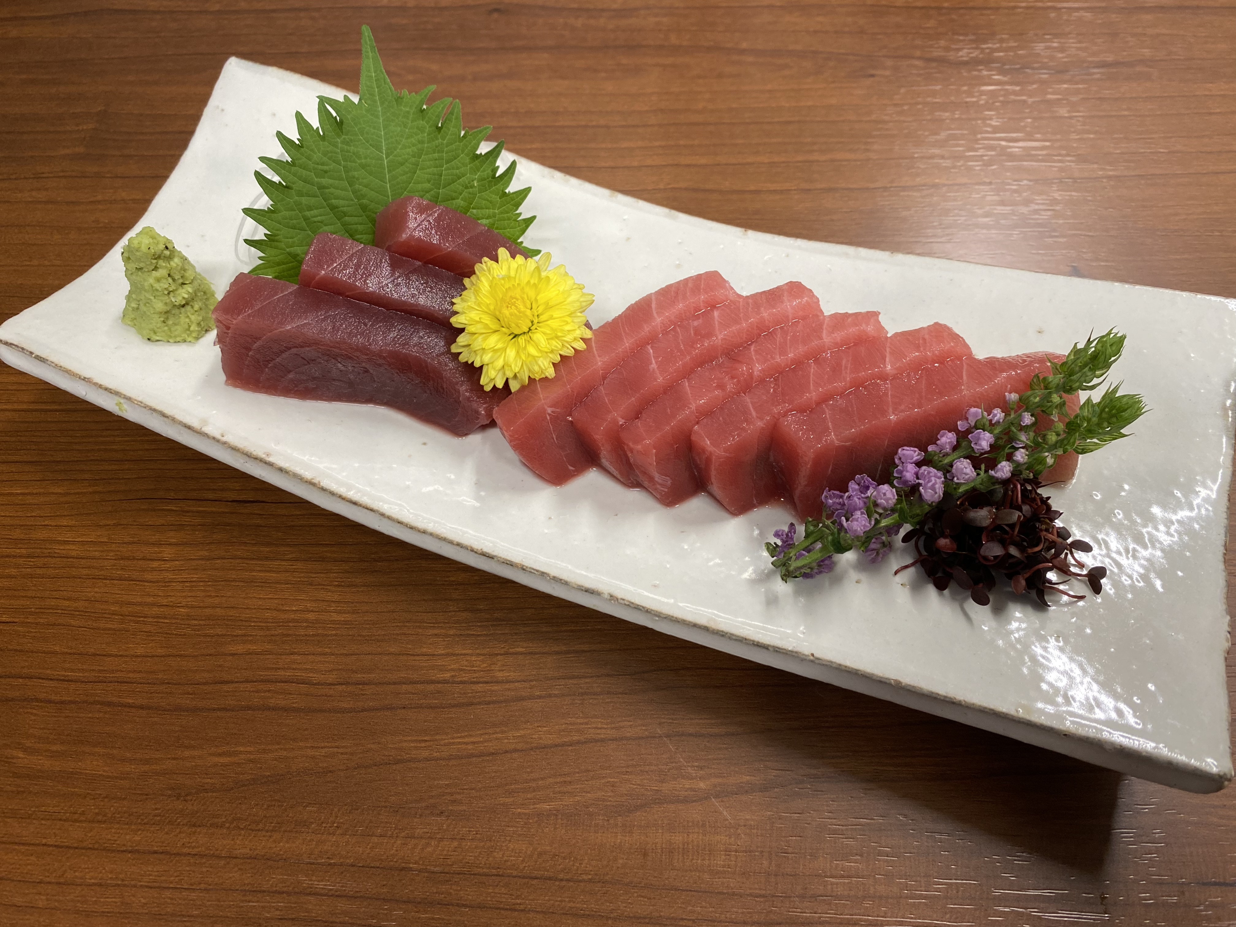 鮪刺身・tsuna sashimi. 참치회. 金枪鱼生鱼片.