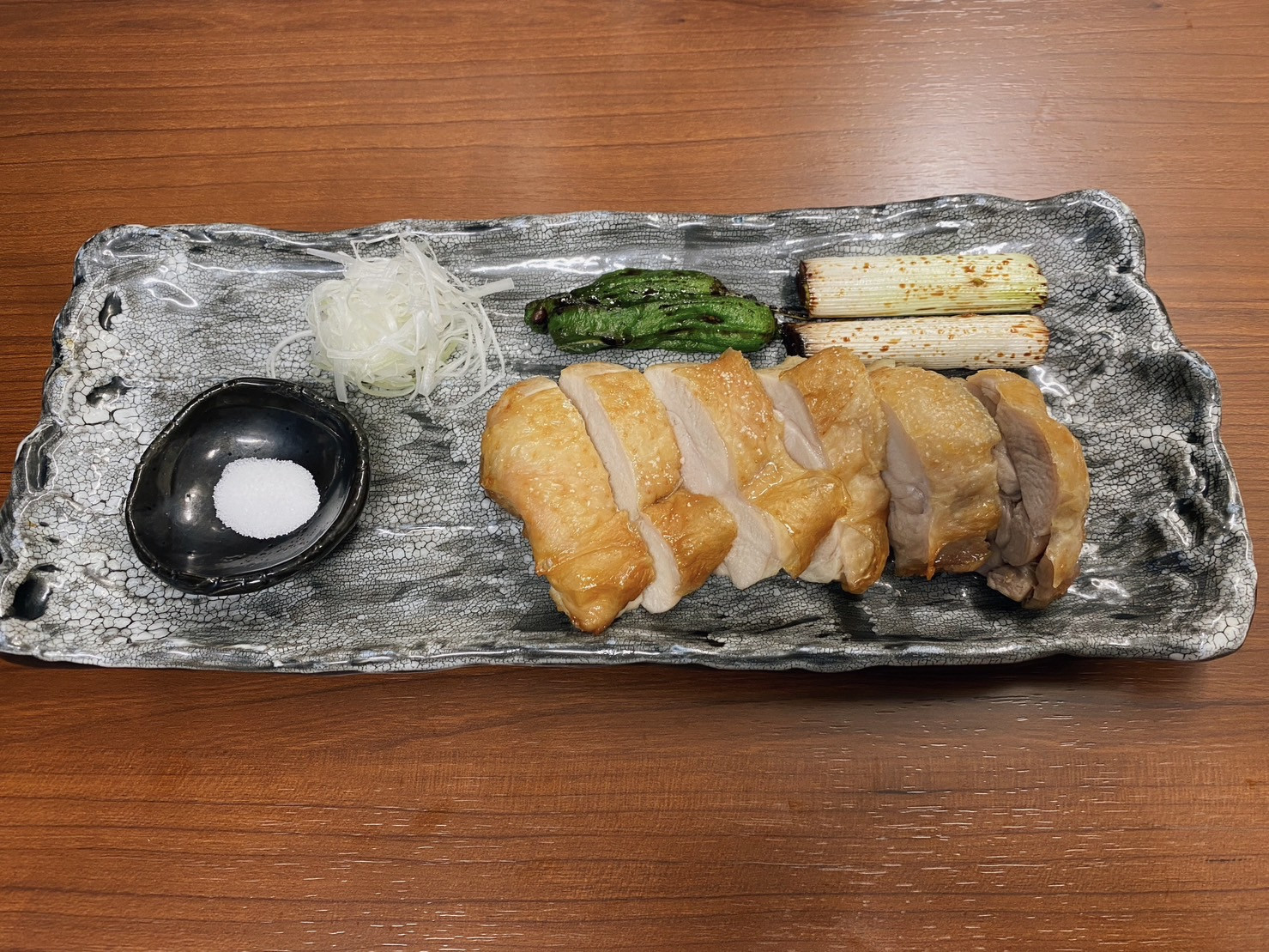とり塩焼・salted grilled chickenw.닭구이 （소금）.盐味烤鸡