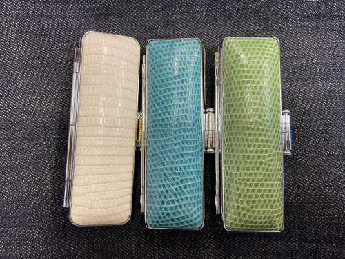 ちょっと珍しい色の印鑑ケース