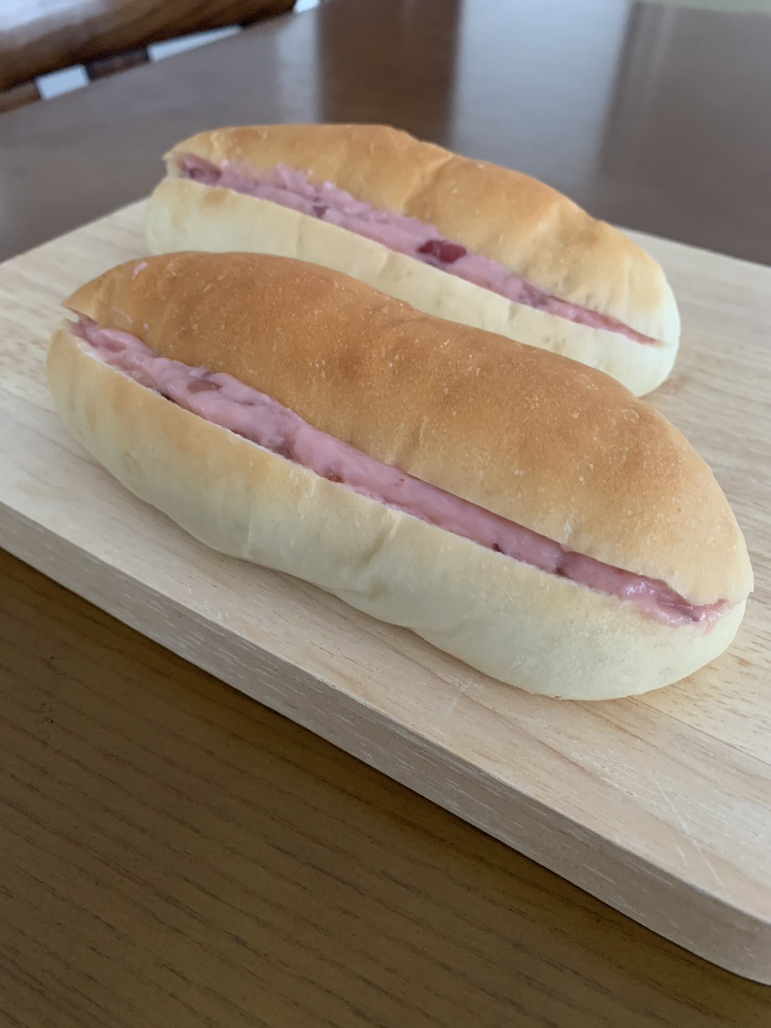 新商品【クランベリーくりーむのコッペぱん】登場！