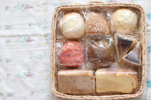 雑貨屋zukkaにて「ハレとケ」さんのパン販売します