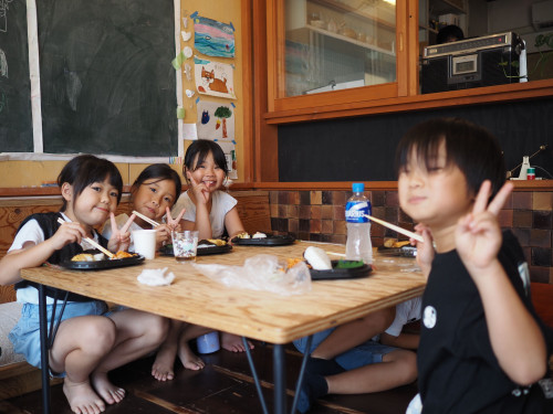 みんなでお弁当を食べました！
