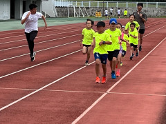 追い抜き走福田さん.jpg