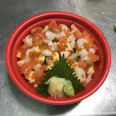 帆立イクラ国産サーモンのちらし寿司