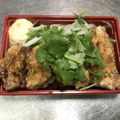 パクチーのせアジアン風鶏唐揚弁当