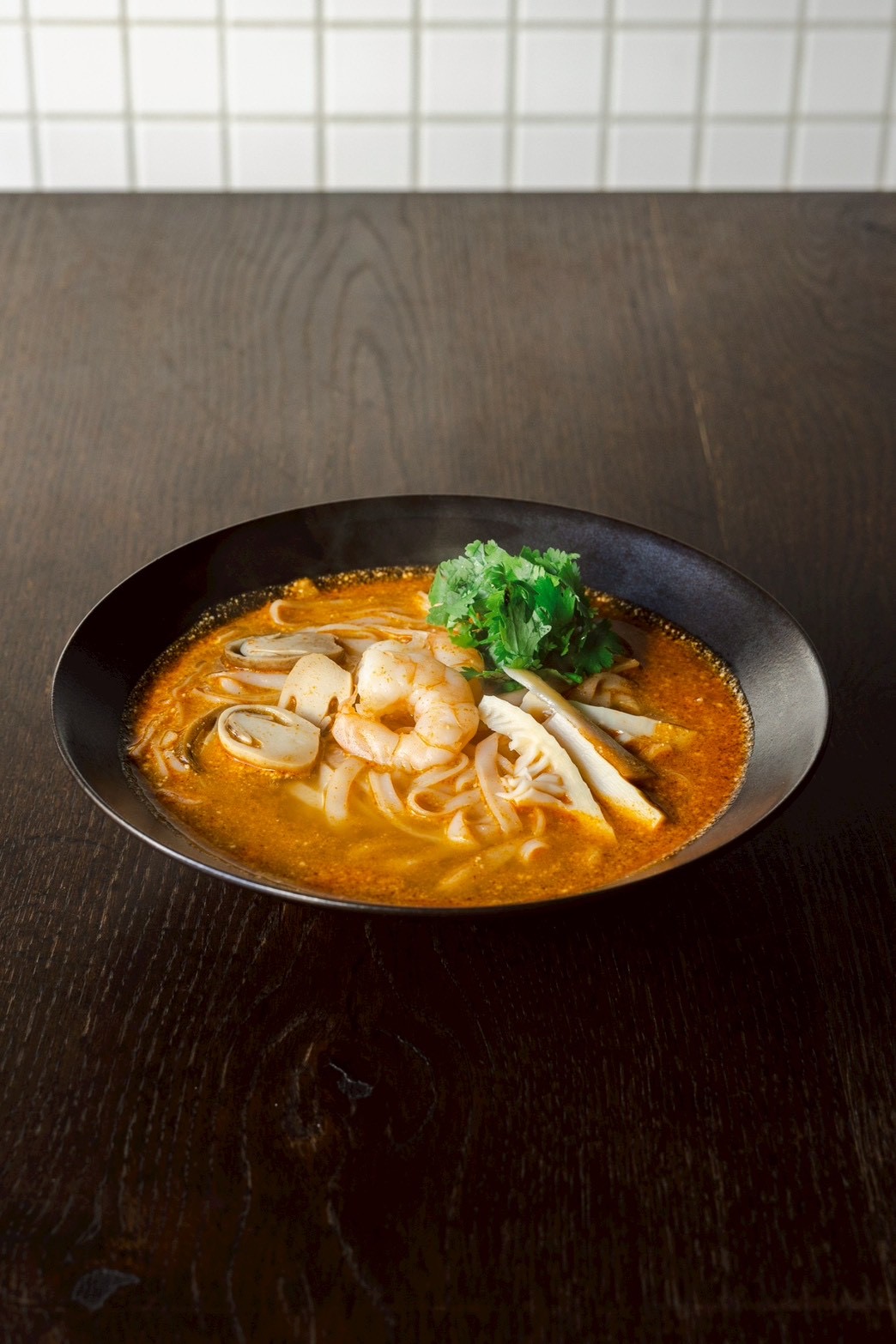 トムヤムフォー・ヌードル（フォー または 中華麵）