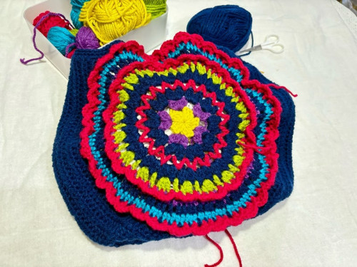 【ブログ更新】「たまランタンフェスティバル2023」に向けて手編みバッグ制作しています