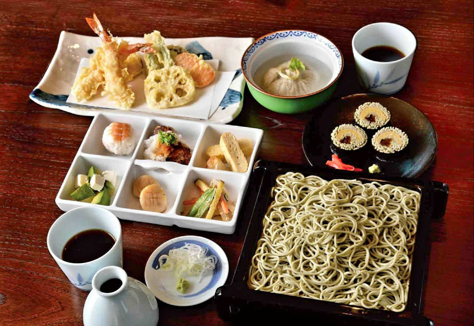 【そば遊膳】　江戸そばの歴史を辿るコース料理　税込5,500円（事前予約制／東京赤坂やぶそば、名古屋JRセントラルタワーズ店、阪急うめだ本店にてご提供中】