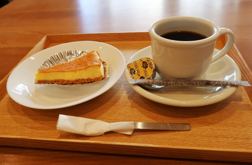 チーズケーキセット 札幌にあるおにぎりcafeとまり木