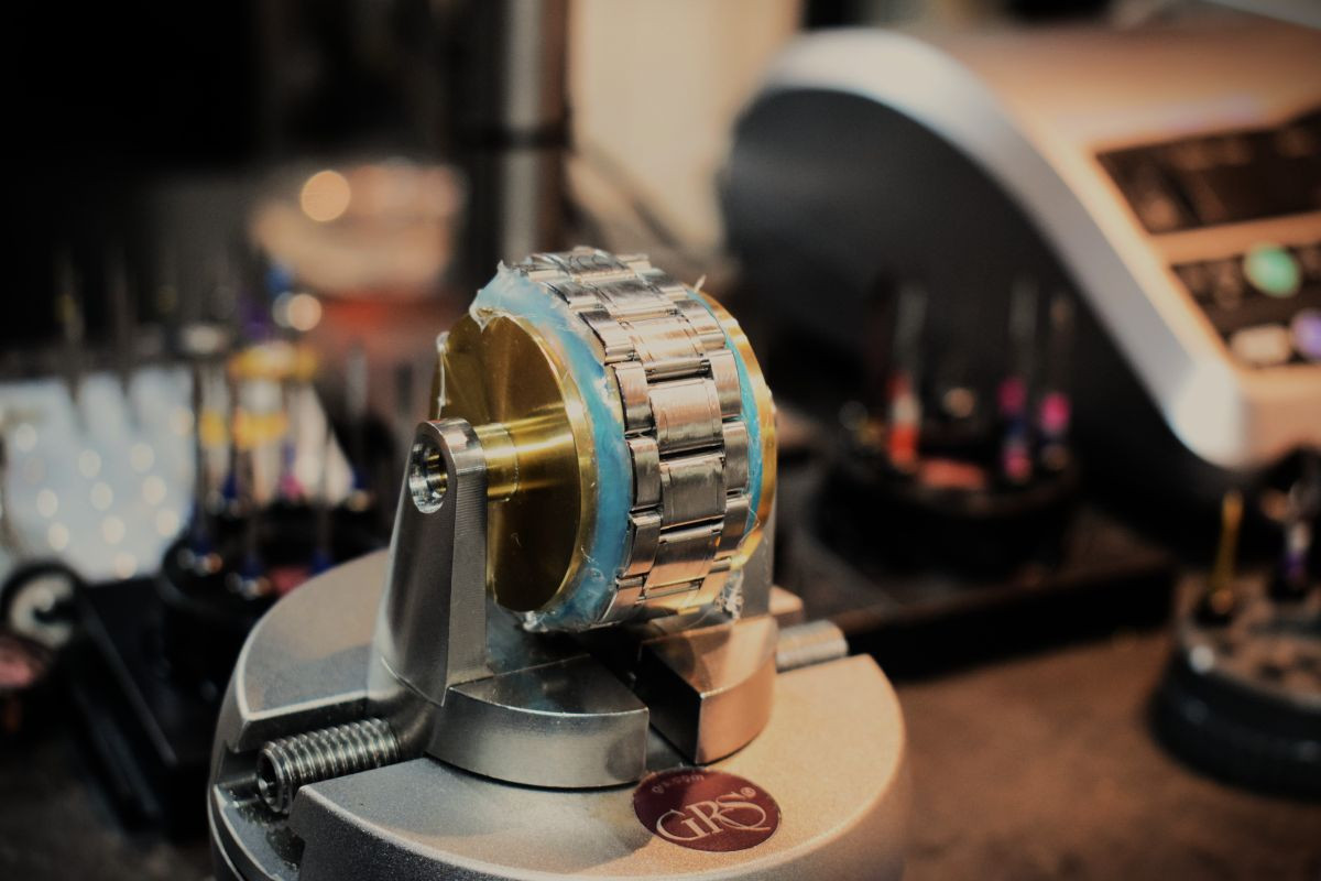 Hand‑engraving workspace