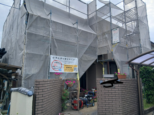 北区o様邸　外壁&屋根塗装始まりました！足場からスタートです！！