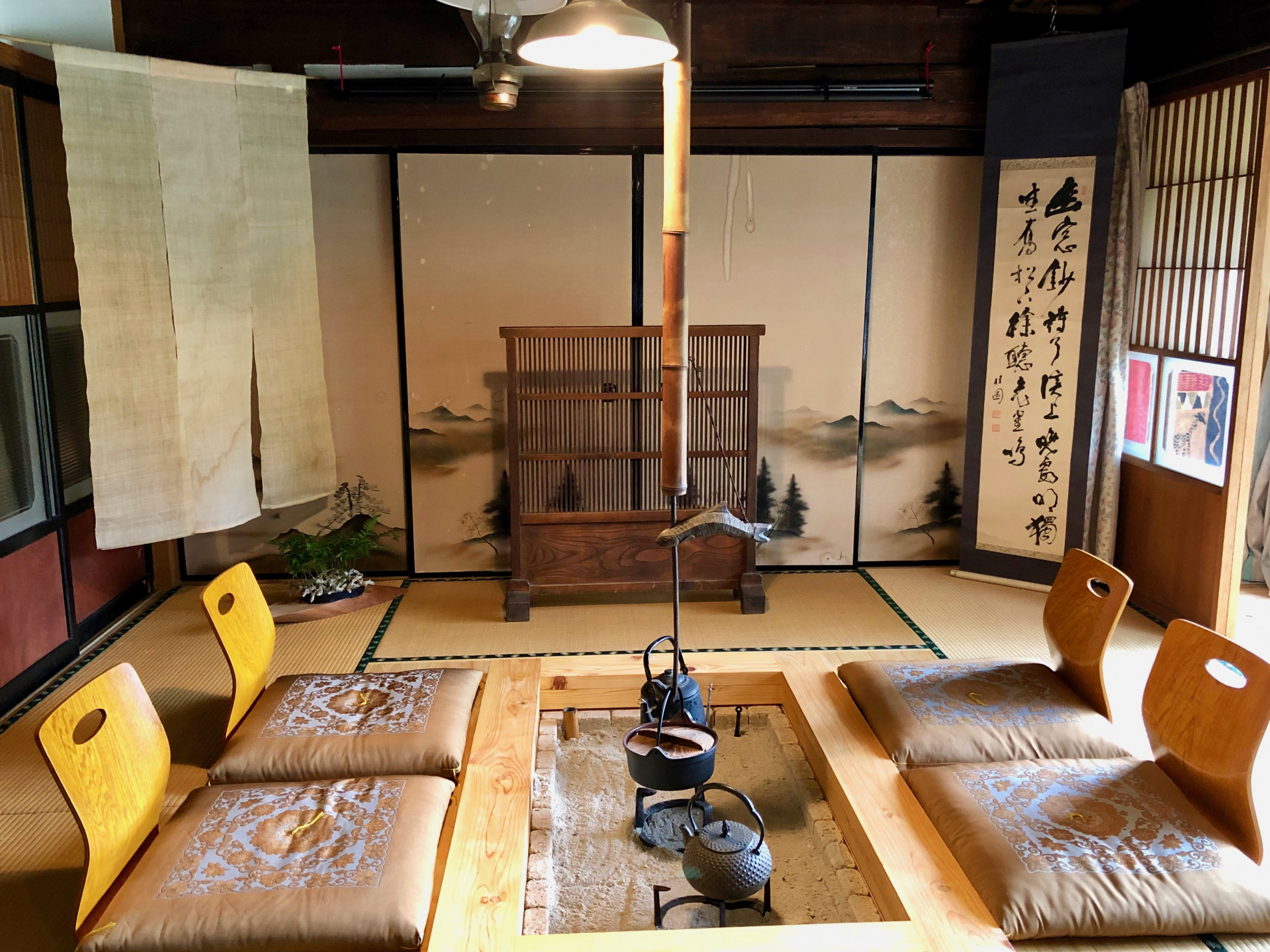愛知県は豊田市稲武の里 野入の高台にある民家カフェ 風の家