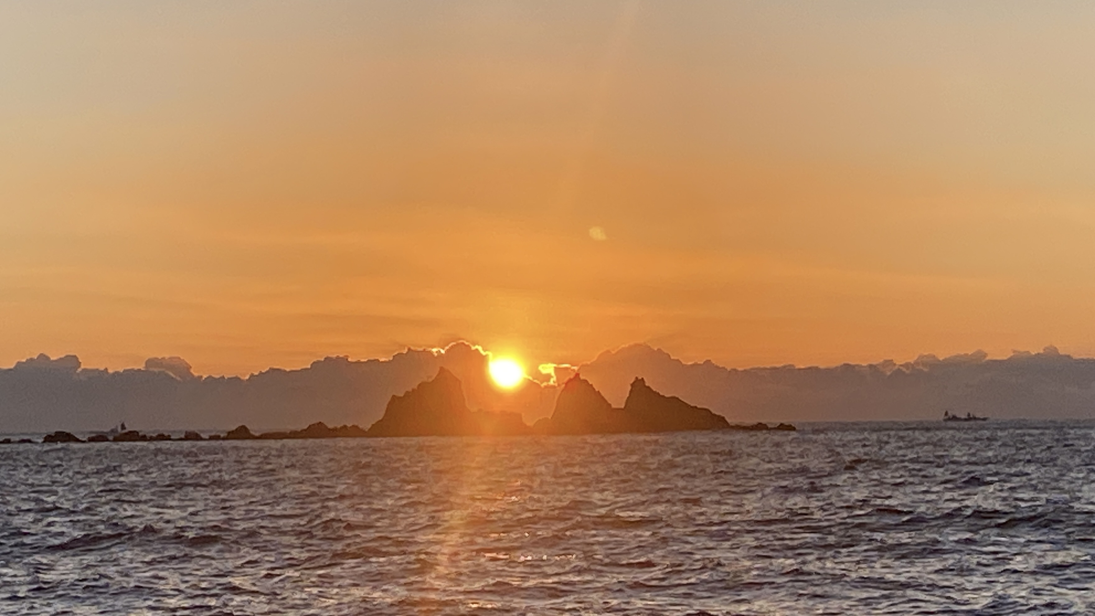 【1/4】新年スペシャル！111回太陽礼拝A＋108回AUM瞑想会（おしるこ付）