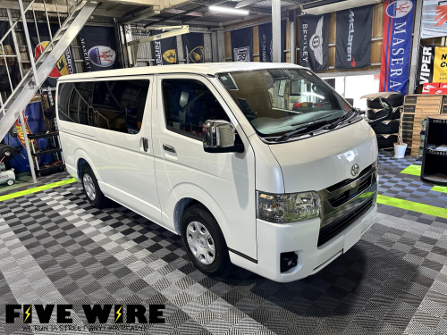 8型ハイエースSにAUTHORイグラ2プラス！