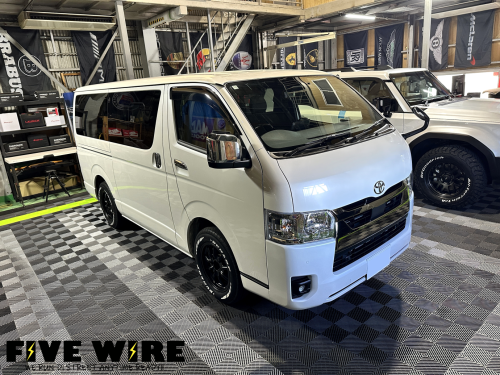 8型ハイエースにAUTHORイグラ2プラス！