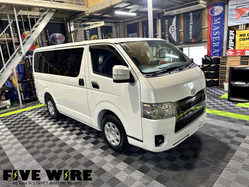 8型ハイエースにAUTHORイグラアラーム！