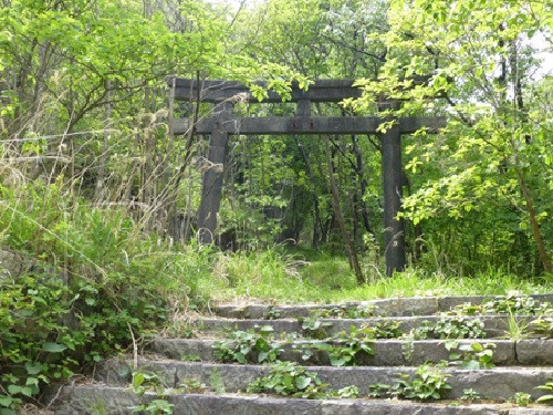 ⑨本山鉱山神社跡（国指定史跡）.jpg