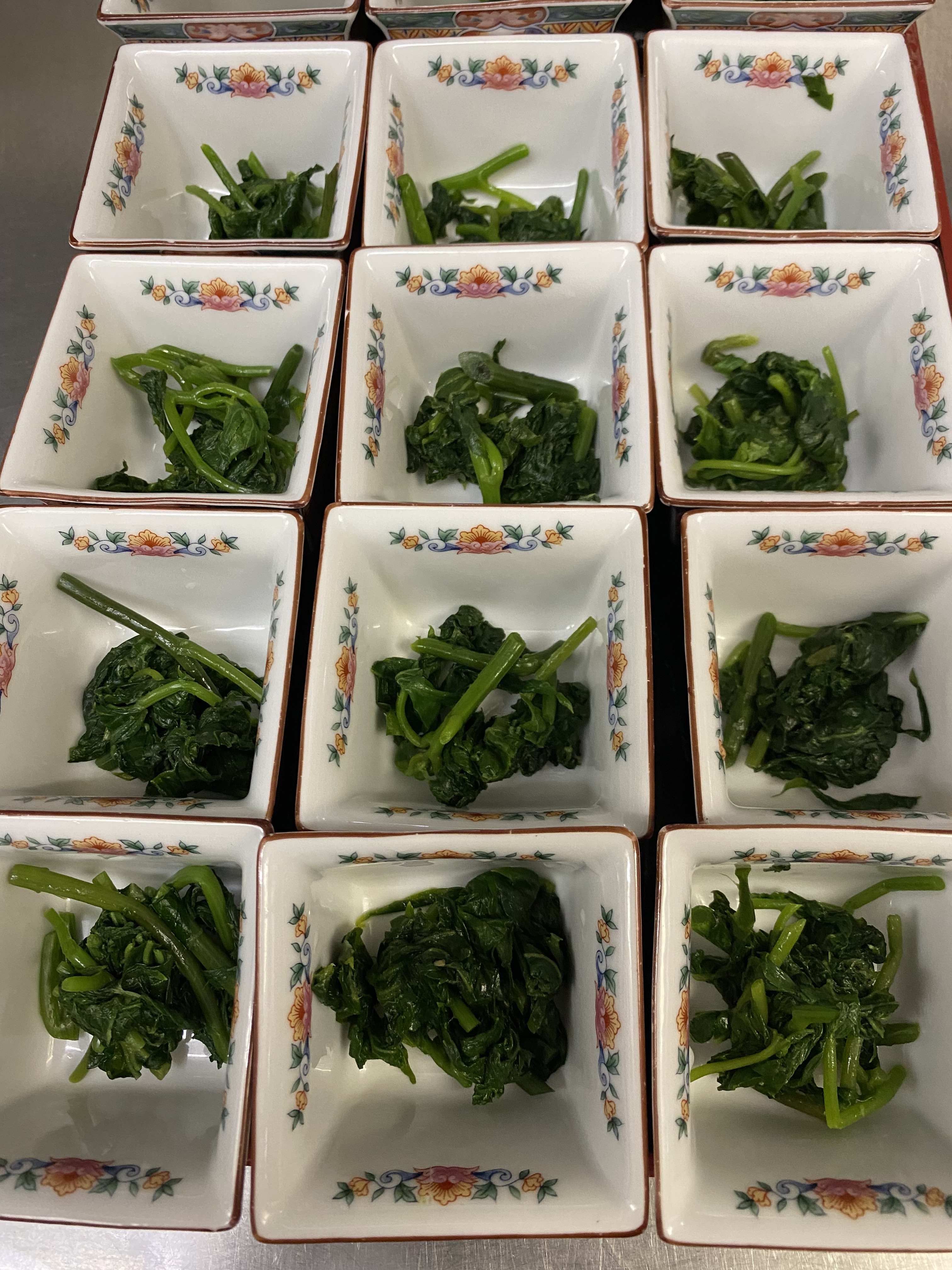 「山菜の王様 もみじがさ」サービス