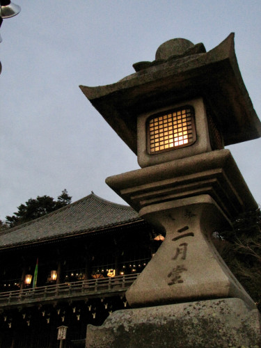 【東大寺二月堂で昔ながらの盆踊り｜9月17日「十七夜」】