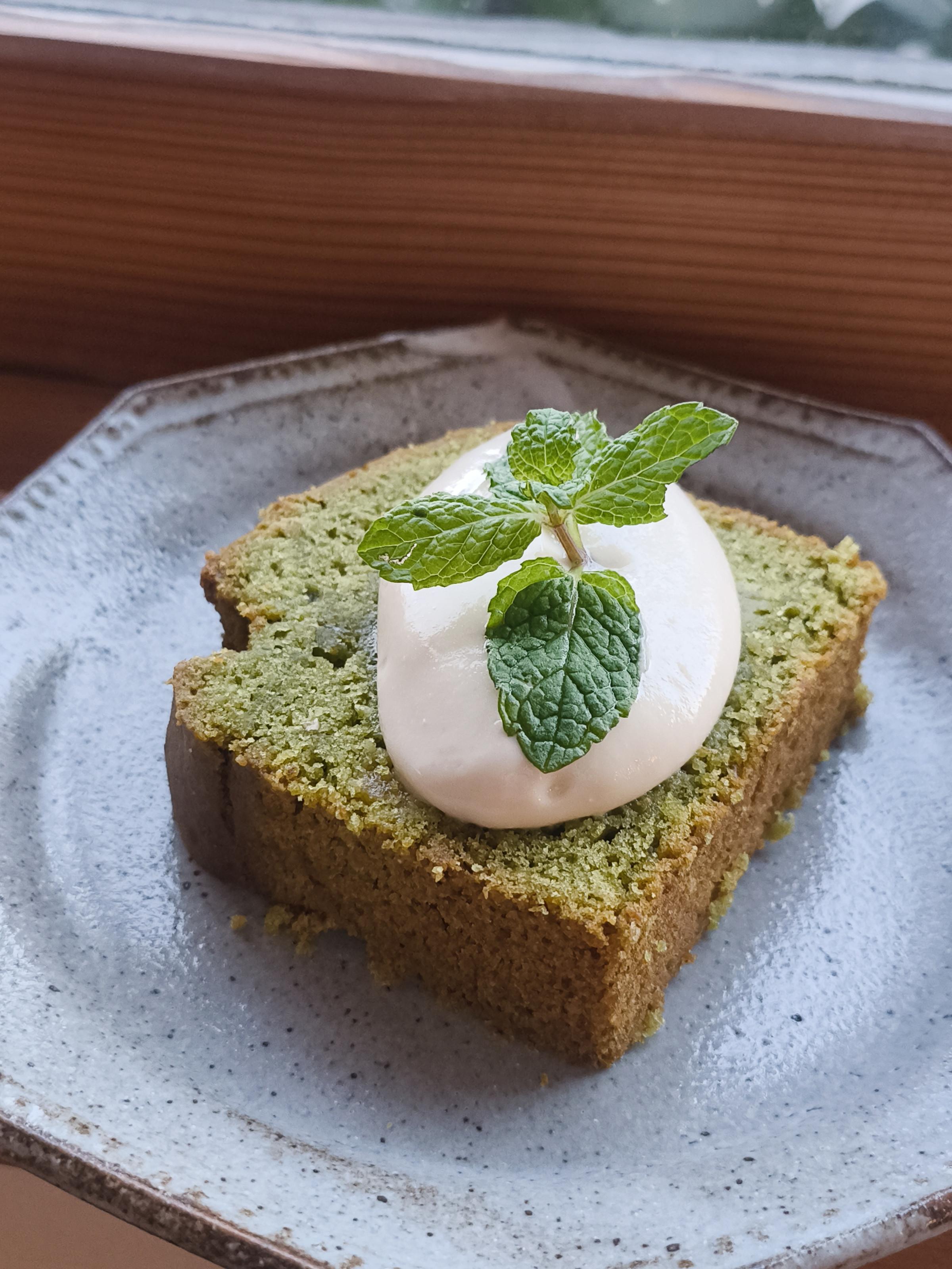プラントベース(動物性原料不使用)やグルテンフリーのおやつをご用意しております。14:00からはカフェタイムとして営業いたします