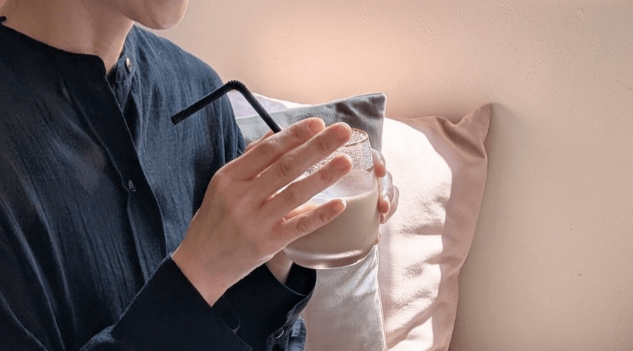 【今月のウェルカムティー】アイスほうじ茶ラテ始めました