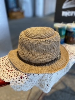 かぎ針編みでつくる夏帽子
