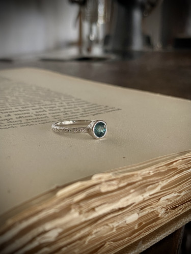 ティールサファイア