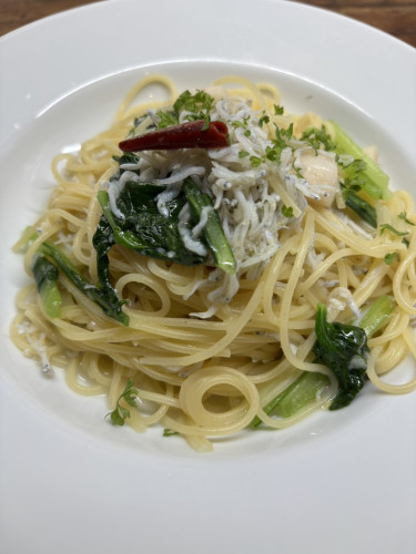 シラスと小柱と小松菜のペペロンチーノ.jpg