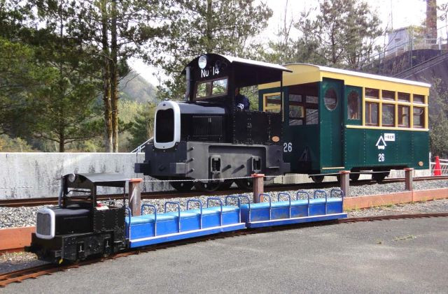 ガソリンカー復元・・・あしおトロッコ館