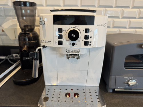 デロンギコーヒーマシーン Coffee machine
