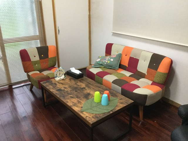 テーブルとソファー