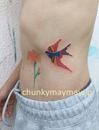 マリーゴールドと紅型燕